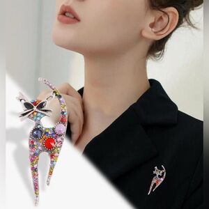Elegant Vintage Rhinestone (Multicolor) Cat Brooch Pin